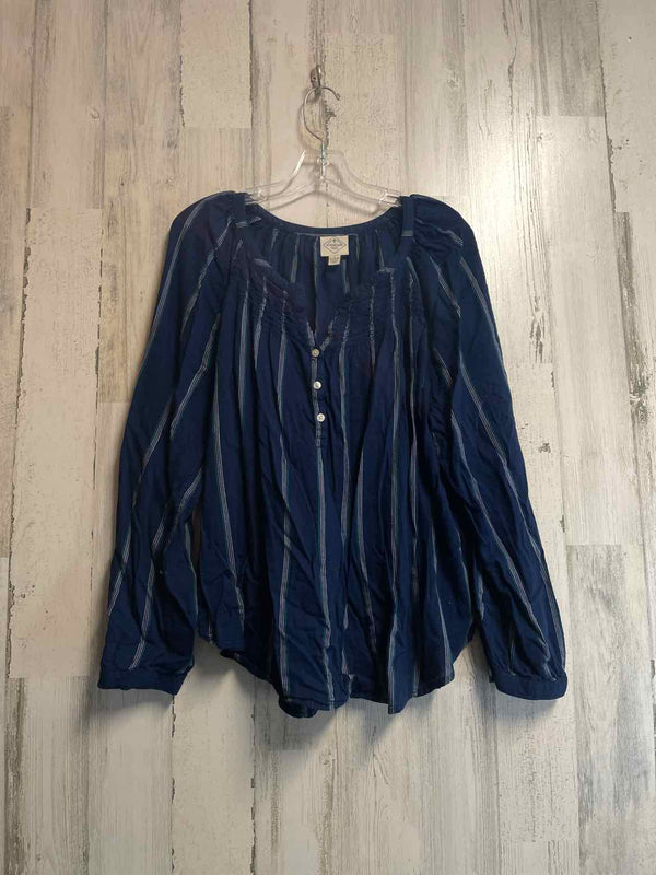 St. John's Bay Size L Shirt