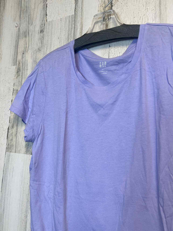 GAP Size L Shirt
