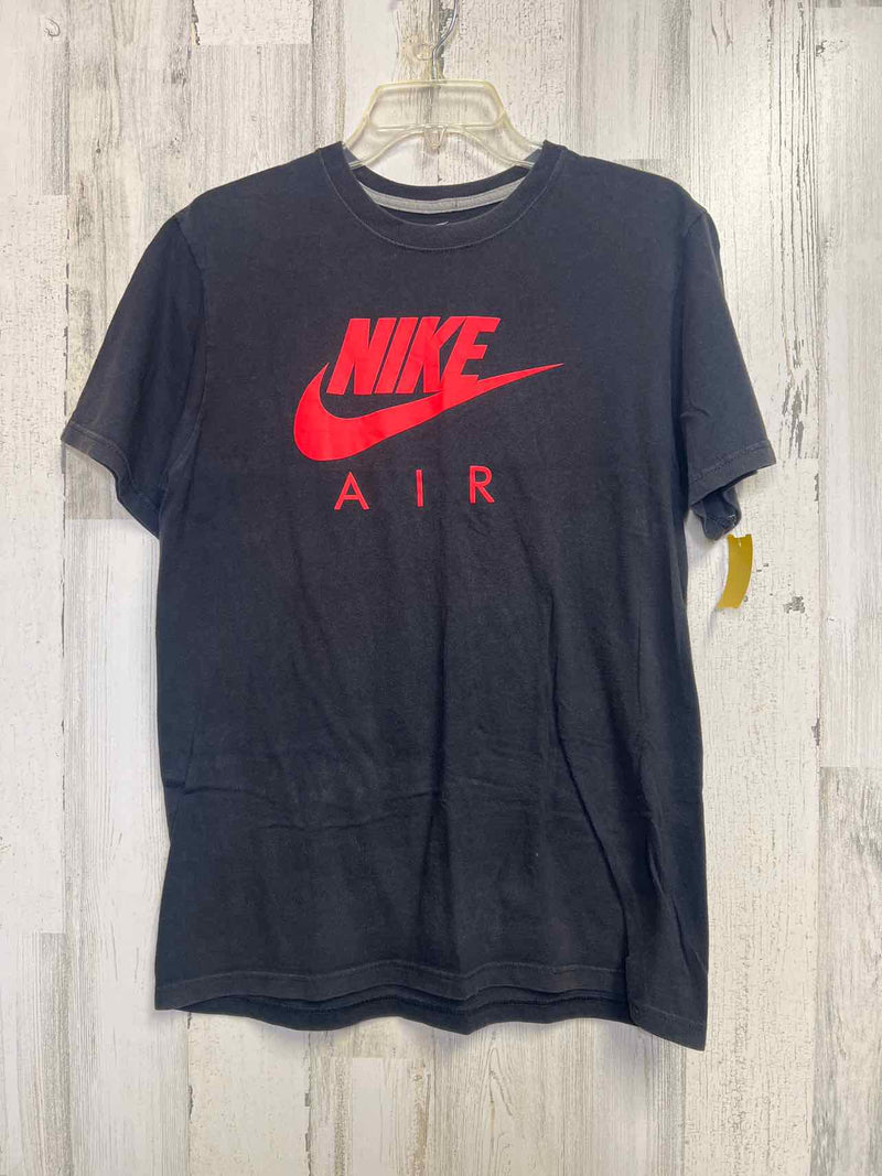 Size M Nike Shirt
