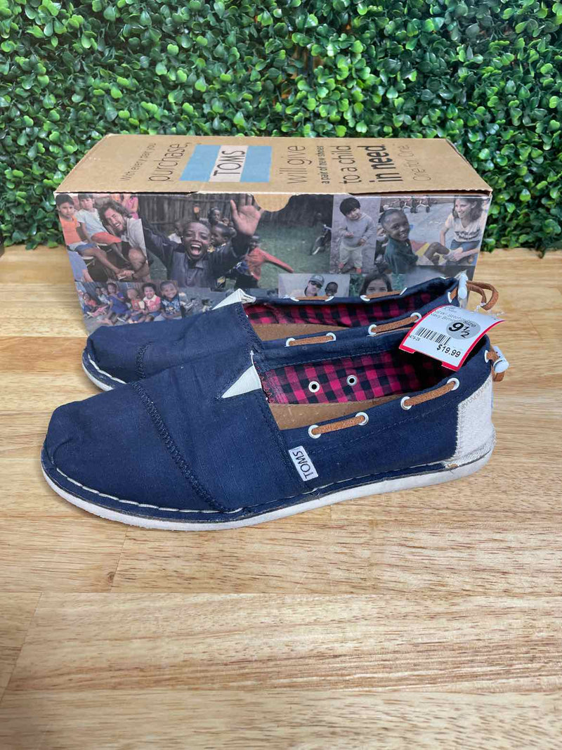 9.5 TOMS Shoes