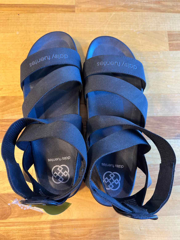 9 Daisy Fuentes Sandals