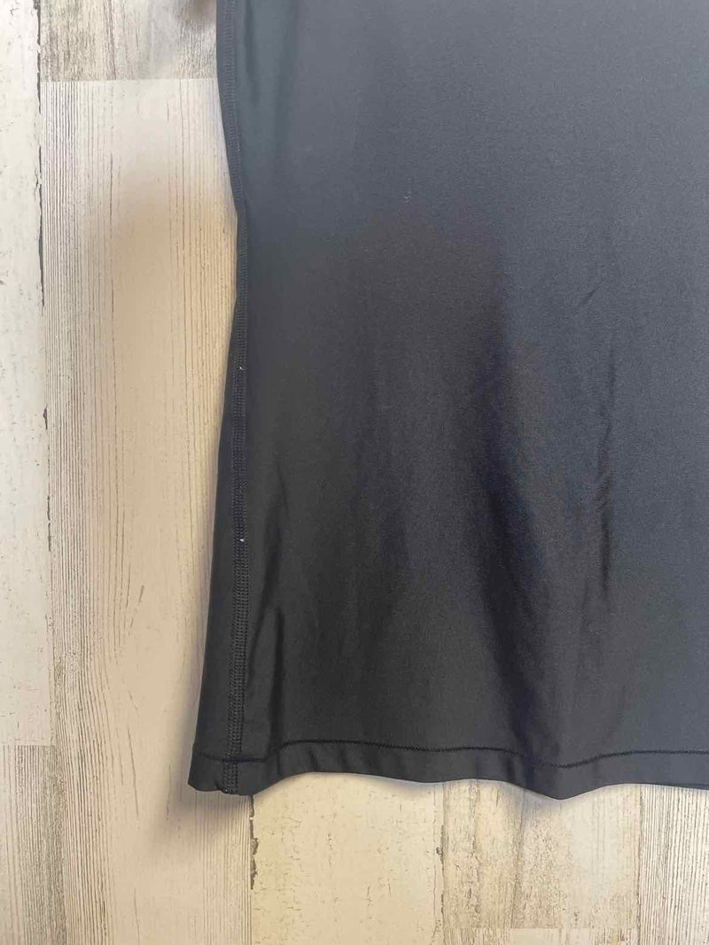 Under Armour Size M Shirt