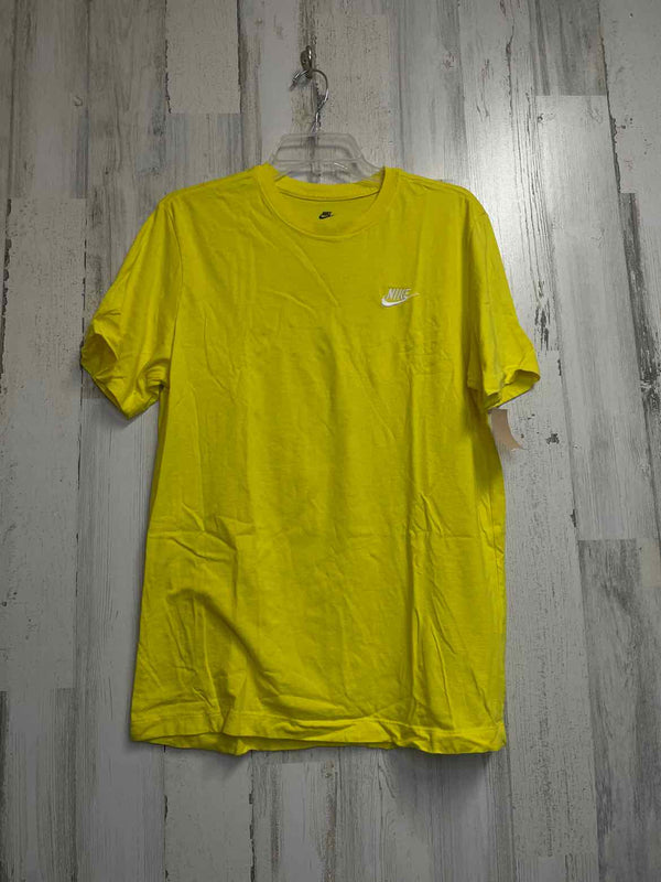 Size M Nike Shirt
