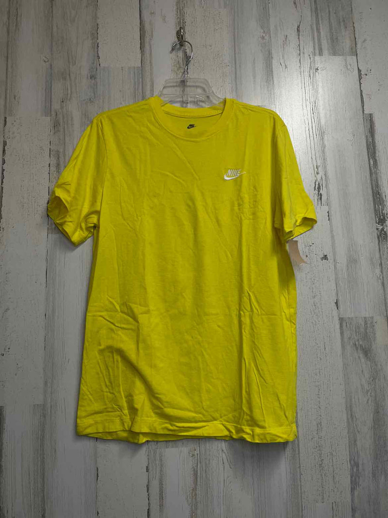 Size M Nike Shirt