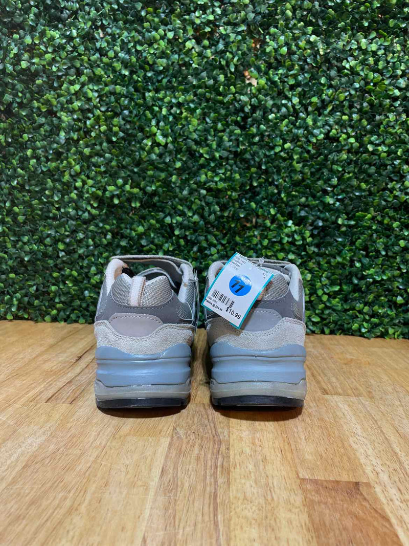 11 Everlast Sneakers