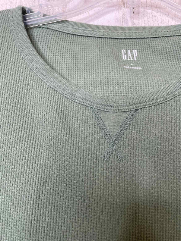 GAP Size L Shirt