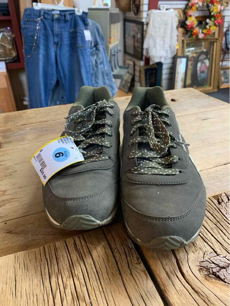 Shoe Size 6 reebok Sneakers