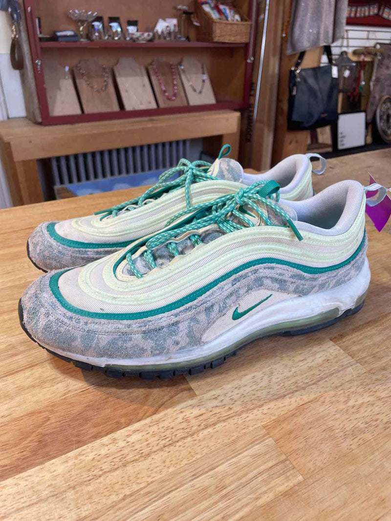 14 Nike Sneakers