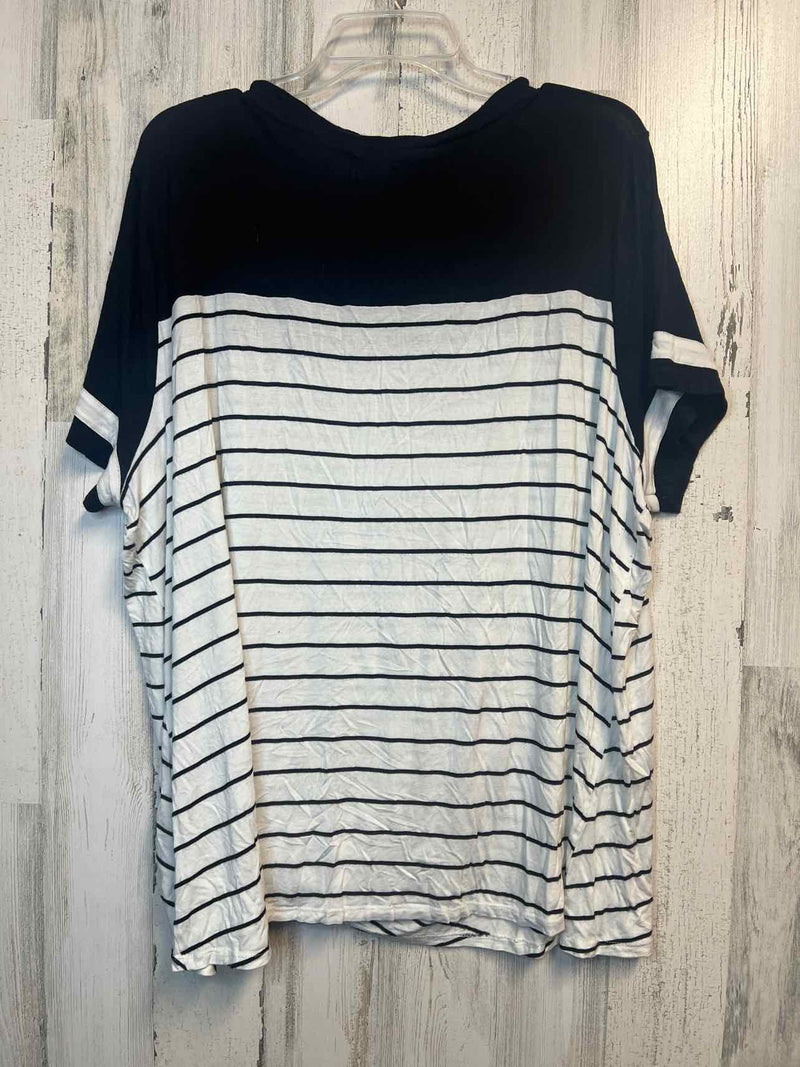 Maurices Size 3X Shirt