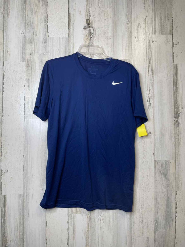 Size M Nike Shirt