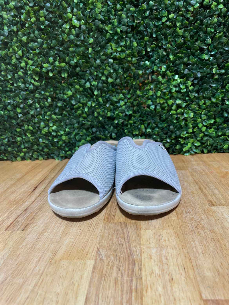 Shoe Size 9.5 Fly Flot Shoes