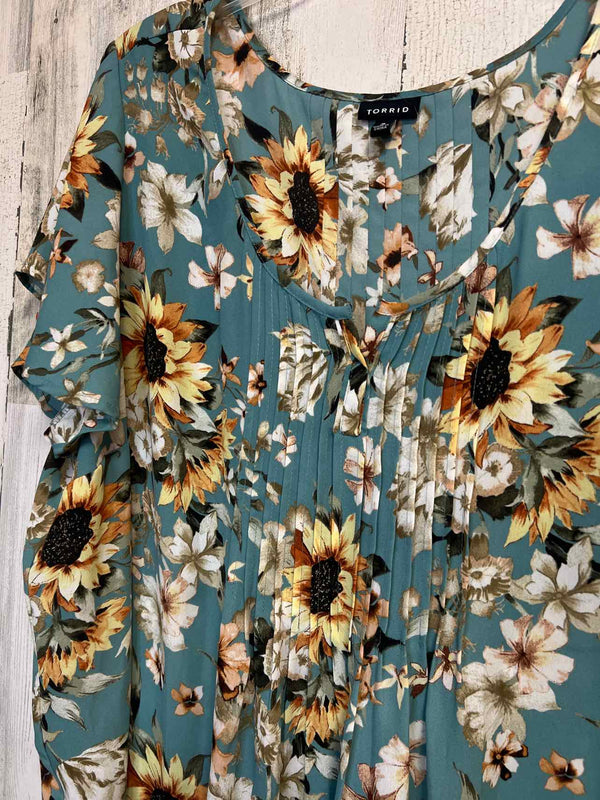 Torrid Size 2X Shirt