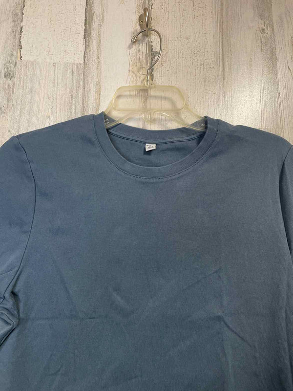 UNIQLO Size XL Shirt