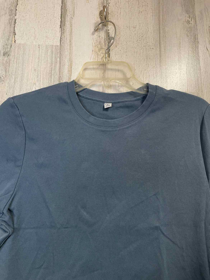 UNIQLO Size XL Shirt