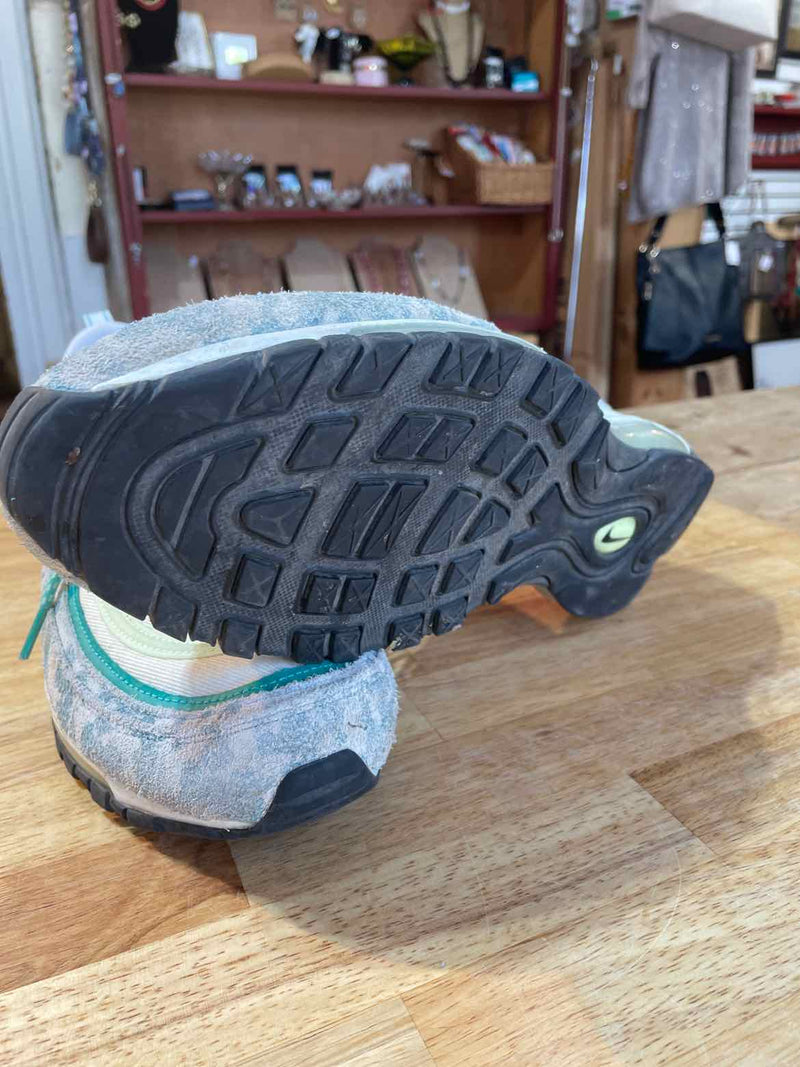14 Nike Sneakers
