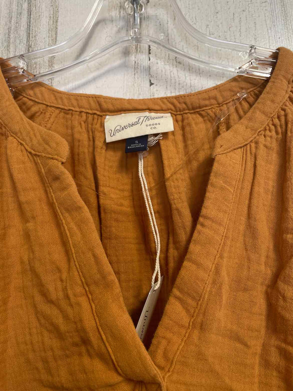 Universal Thread Size S Shirt