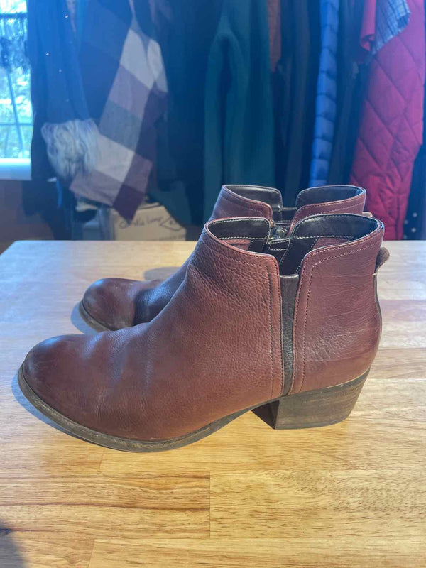 6.5 Clarks Boots