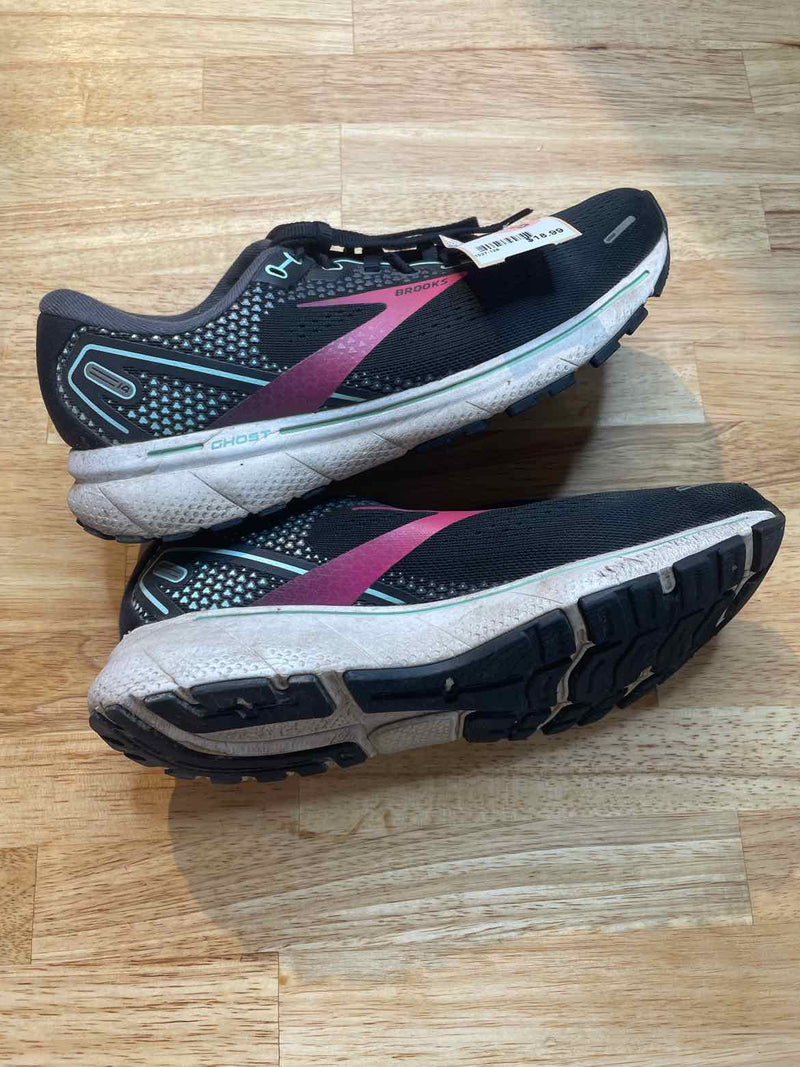 9 Brooks Sneakers