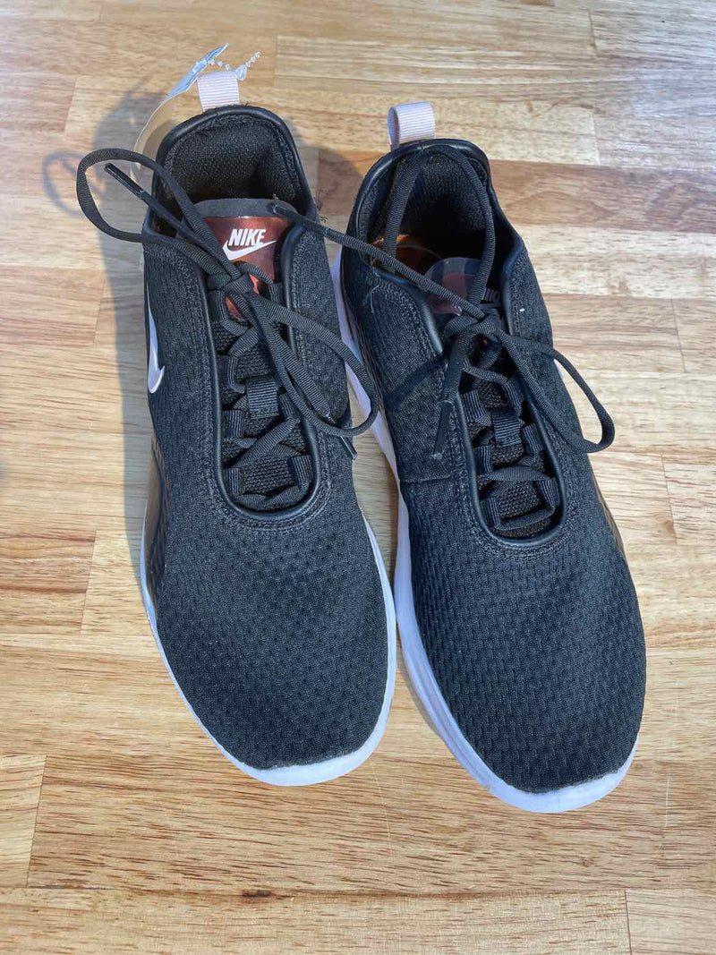 7.5 Nike Sneakers