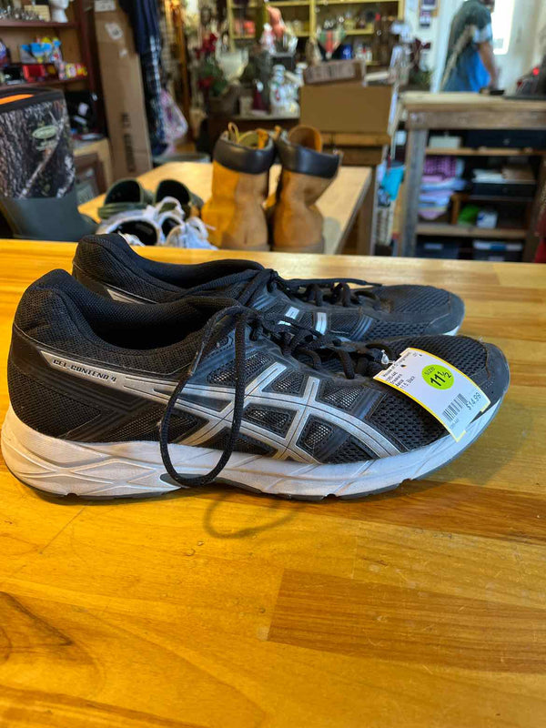 11.5 Asics Sneakers