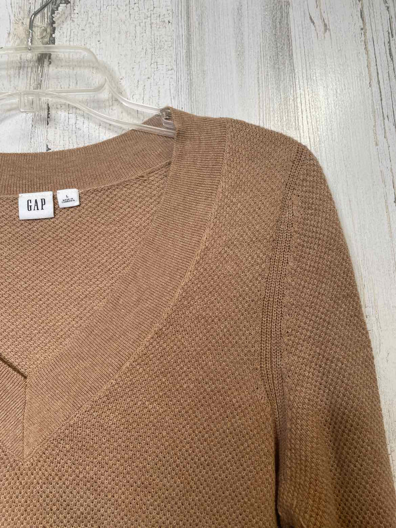 GAP Size L Shirt