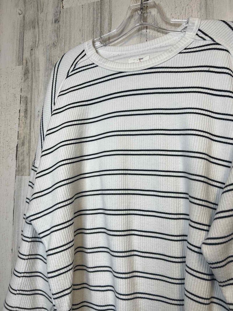 Maurices Size M Shirt