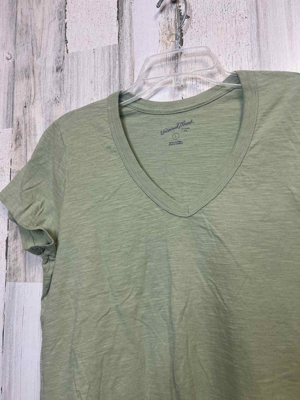 Universal Thread Size L Shirt