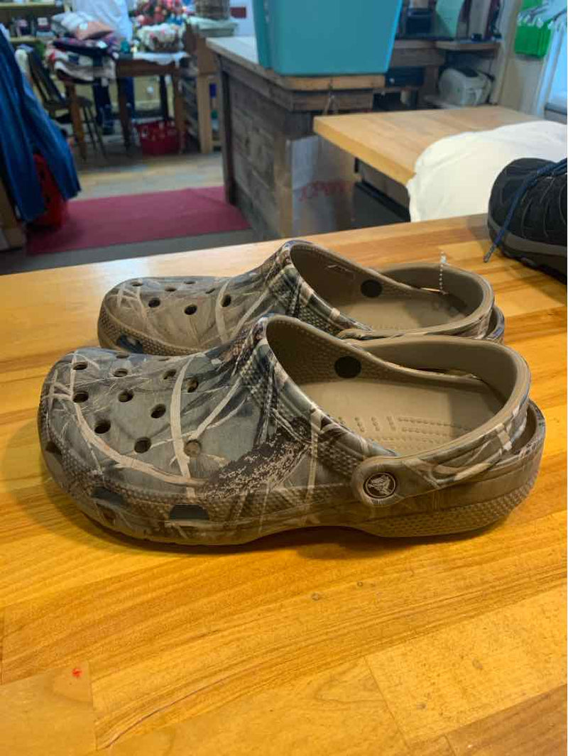 Shoe Size 11 Crocs Sandals