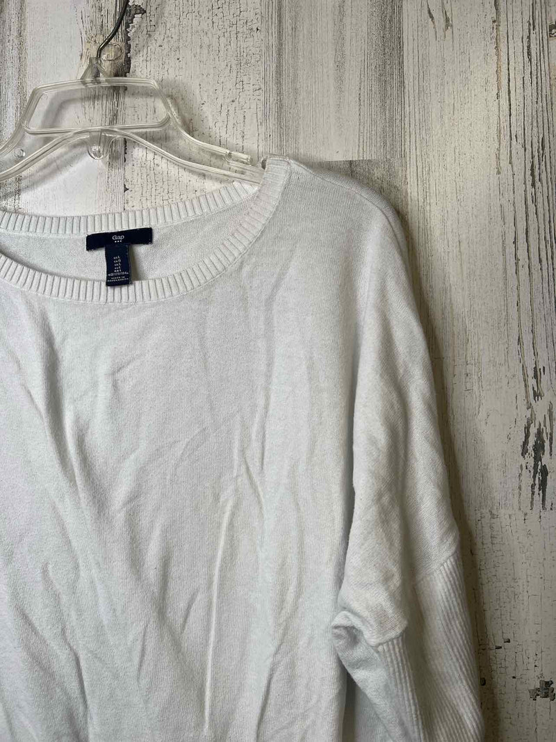 GAP Size L Shirt