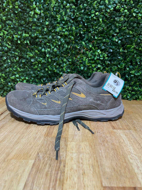 9.5 Eddie Bauer Sneakers