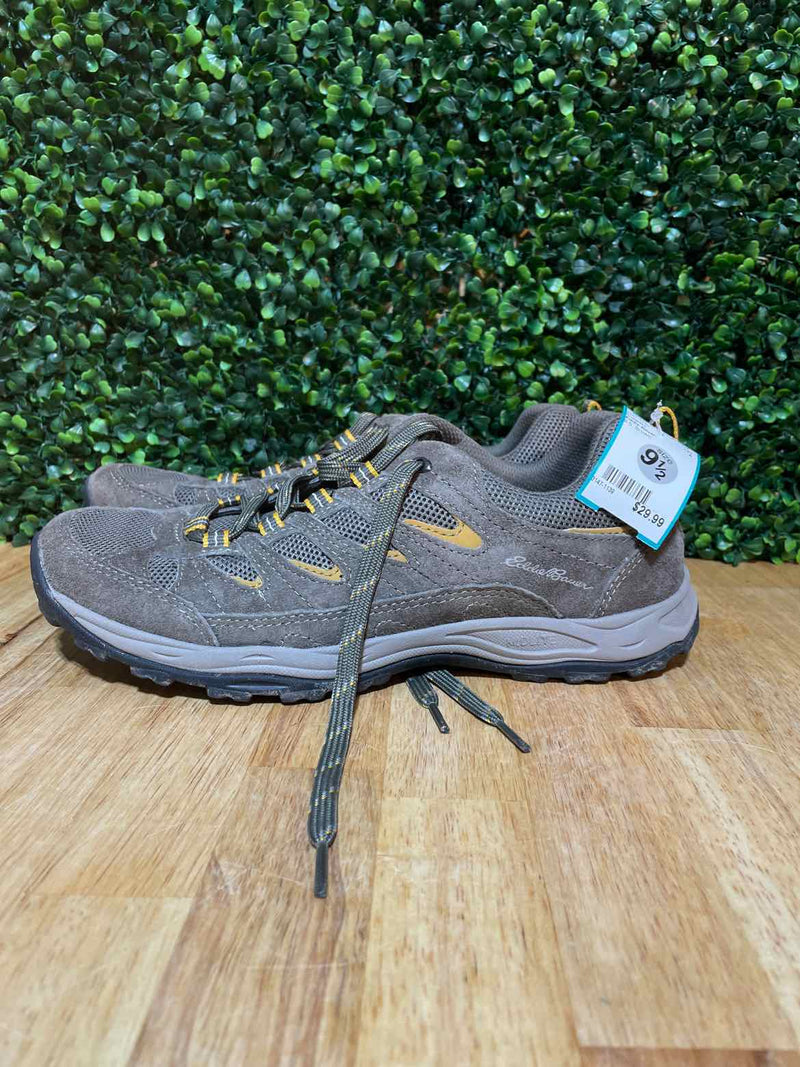 9.5 Eddie Bauer Sneakers