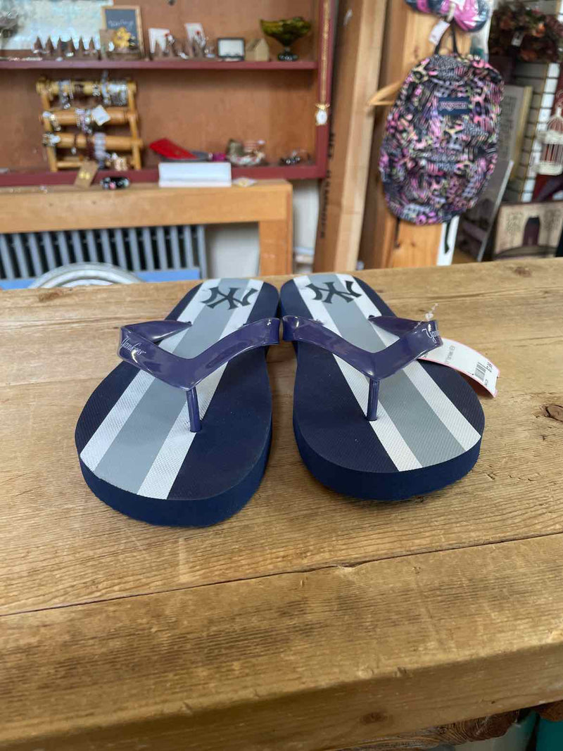 Shoe Size L Sandals