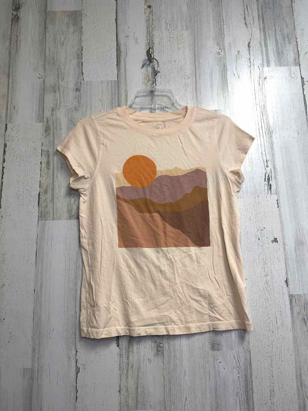 Universal Thread Size M Shirt