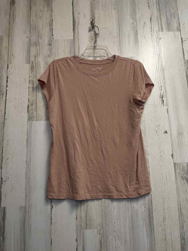 Universal Thread Size M Shirt