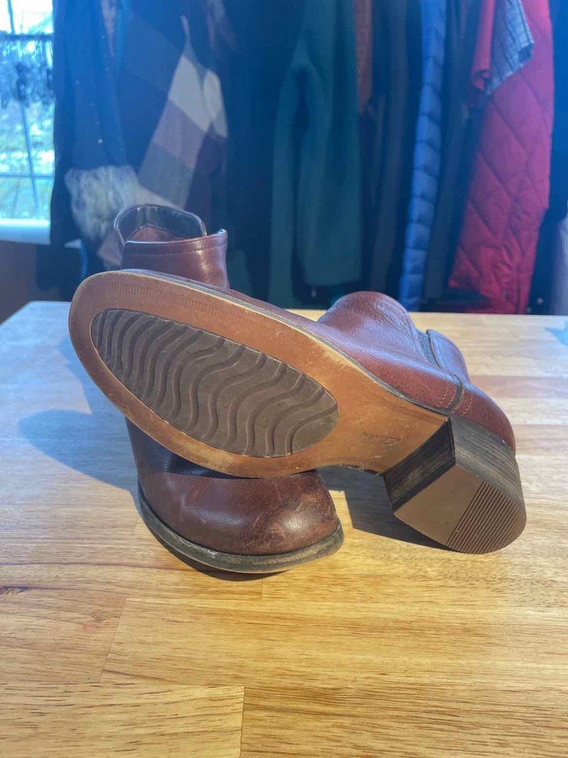 6.5 Clarks Boots