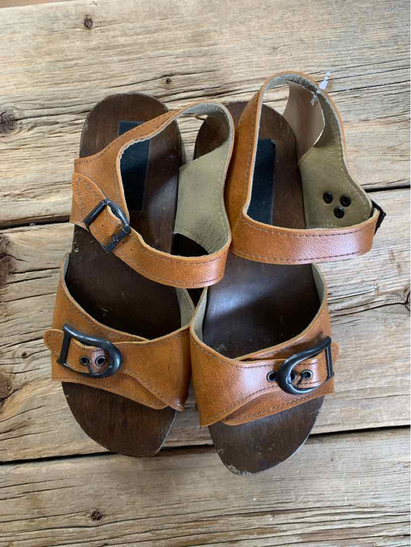 Shoe Size 7 Walkie Rollie Sandals