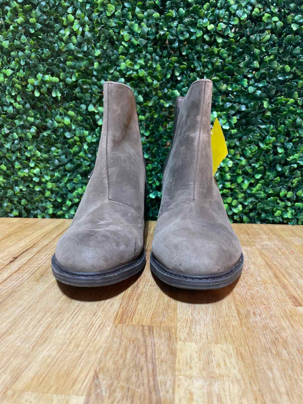 Shoe Size 8.5 Clarks Boots