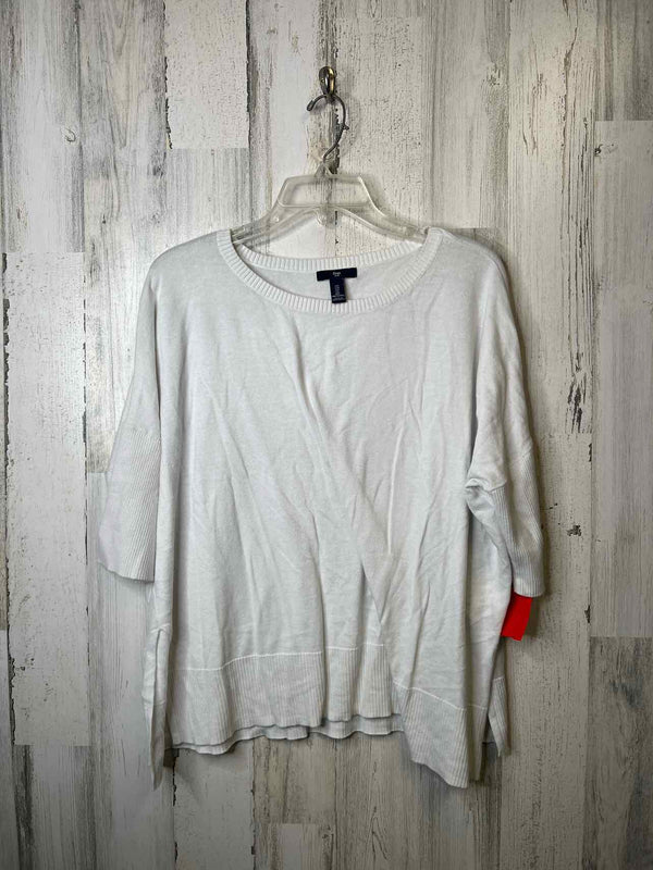 GAP Size L Shirt