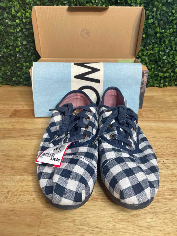 9.5 TOMS Shoes