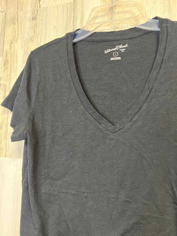 Universal Thread Size L Shirt