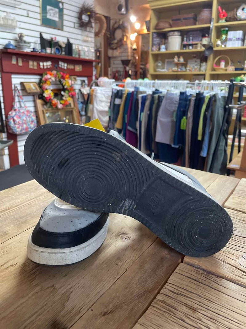 10.5 Nike Sneakers