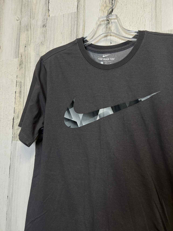 Size M Nike Shirt