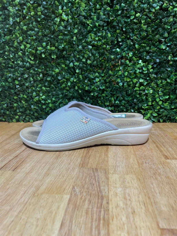 Shoe Size 9.5 Fly Flot Shoes