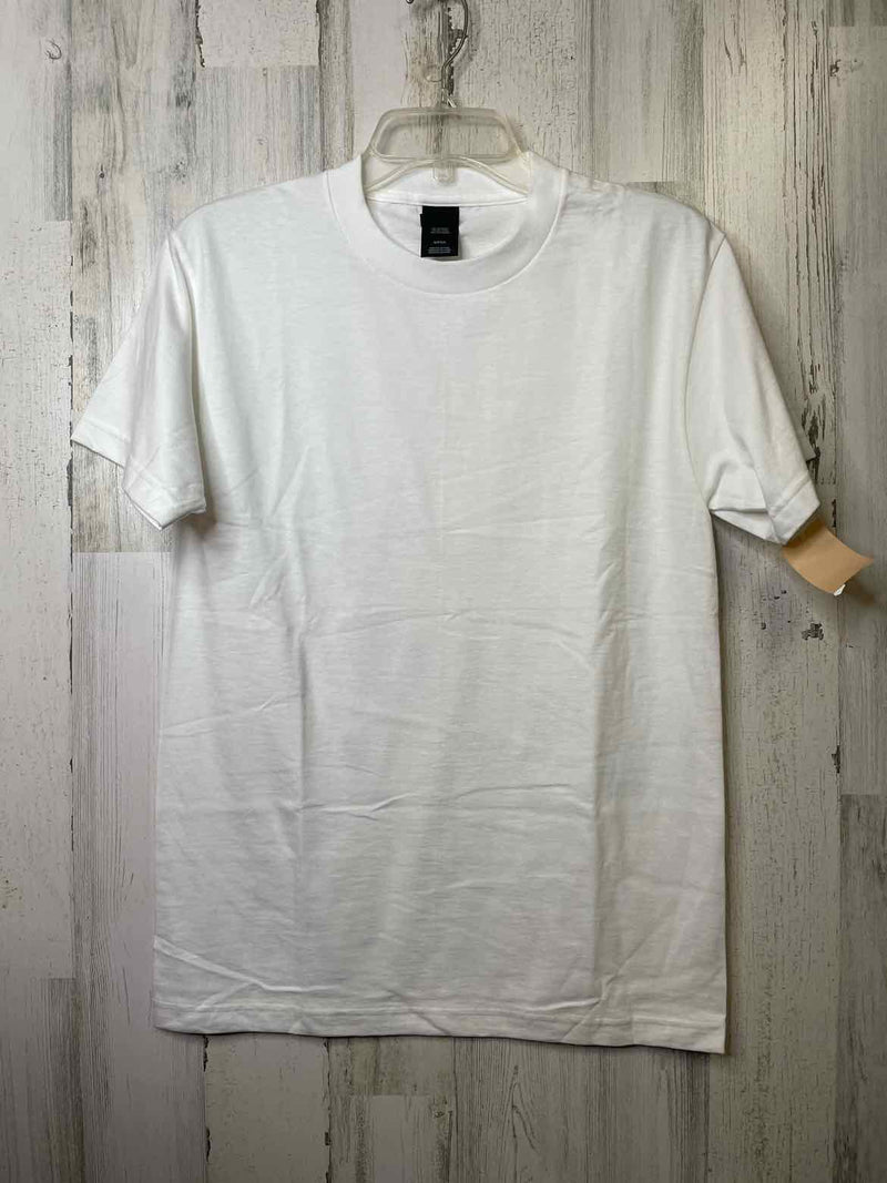 Hanes Size S Shirt