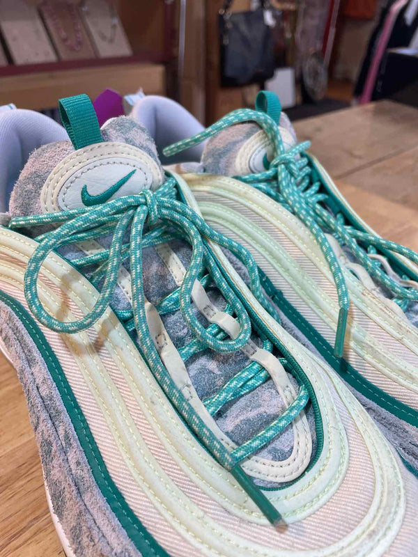 14 Nike Sneakers