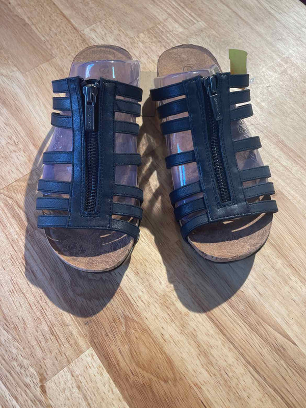 7 Bearpaw Sandals