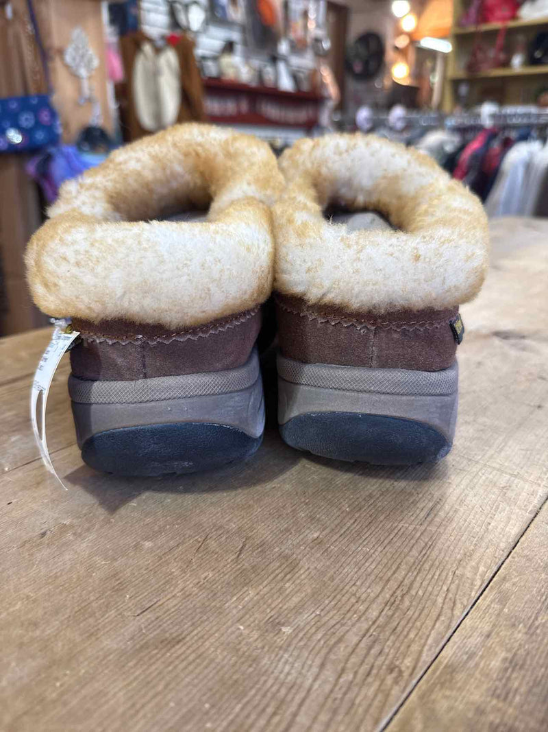 Shoe Size 10 Old Friend Slippers