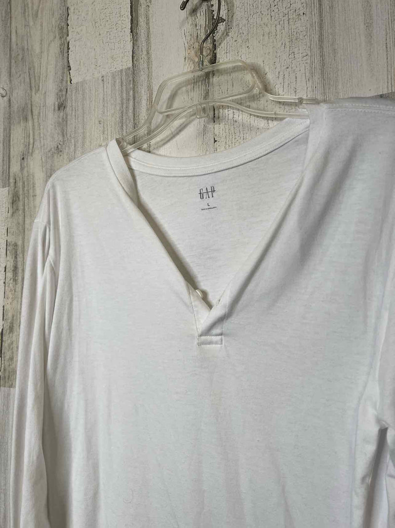 GAP Size L Shirt