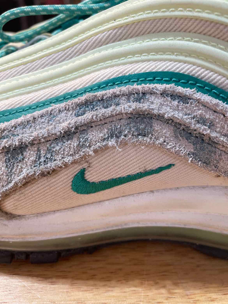 14 Nike Sneakers