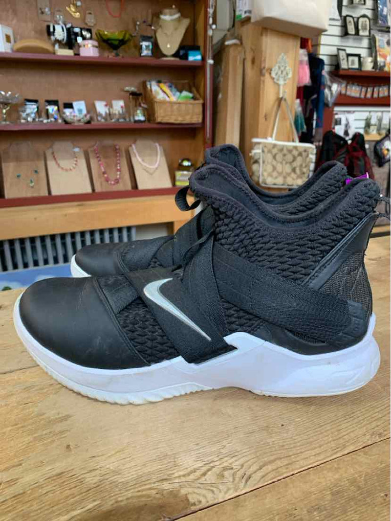 11 Nike Sneakers